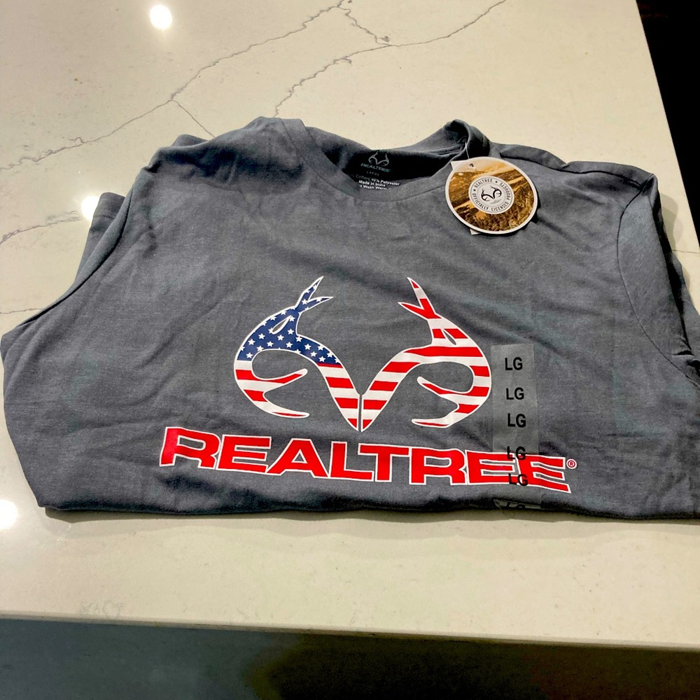 New with Tags Patriotic RealTree Shirt